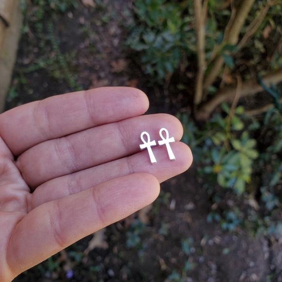 NWOT Silver Ankh Cross Stud Earrings - Picture 2 of 13